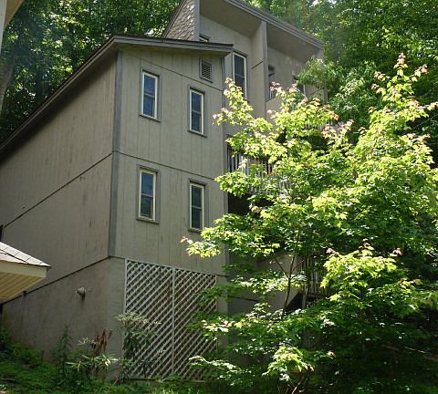 3rd image of 477 Clubhouse Dr