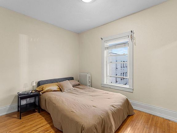 5th image of 2881 Irving Ave S Unit 1