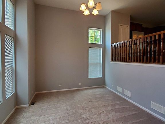 2nd image of 402 Plaza Pl