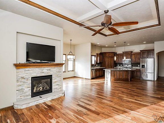 2nd image of 6224 S Monterey Pl