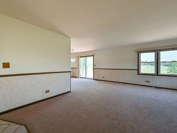 5th image of 542 Revere Ave