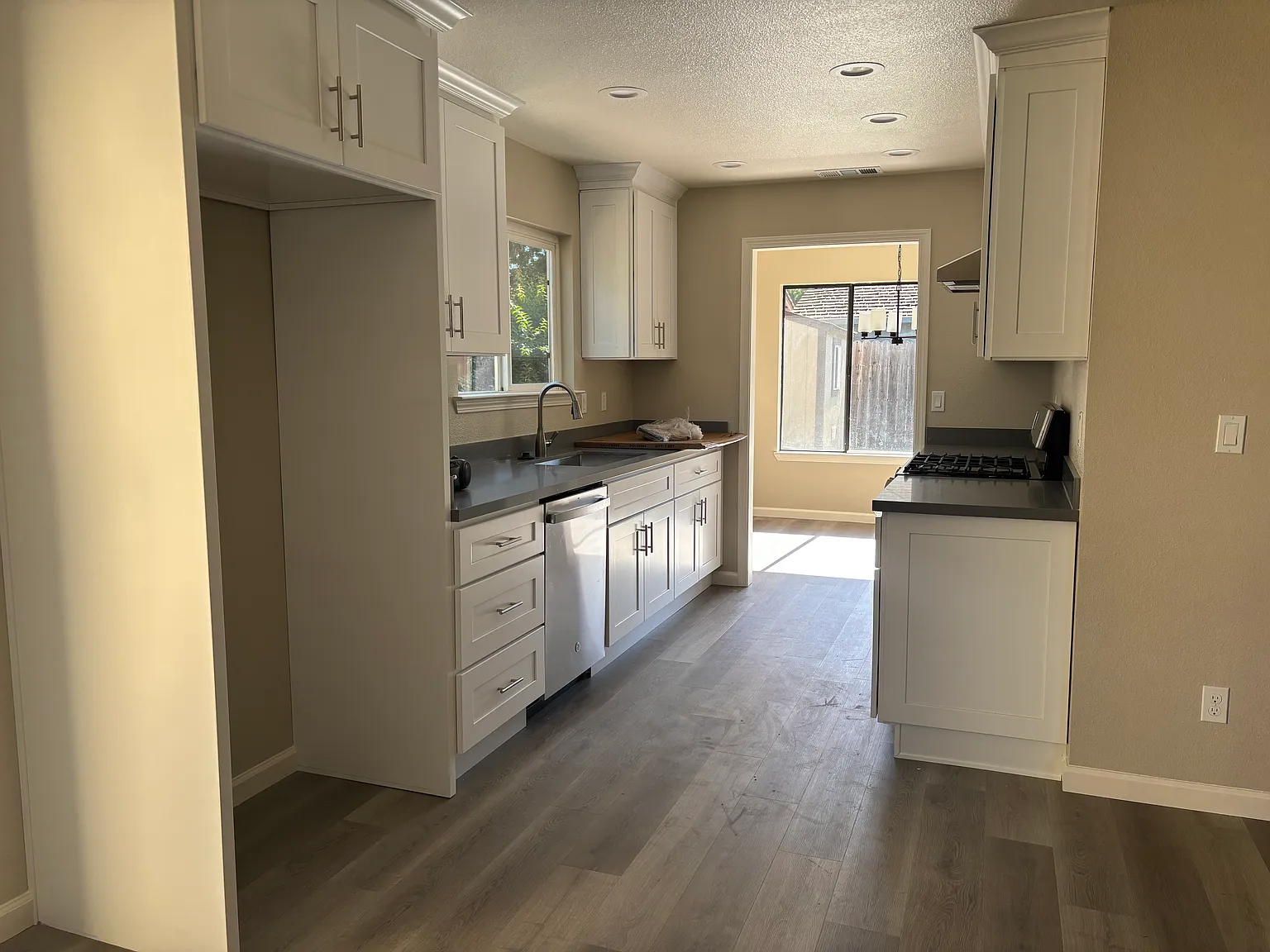 4 bed, 1666 sqft, $2,650 — Photo 2