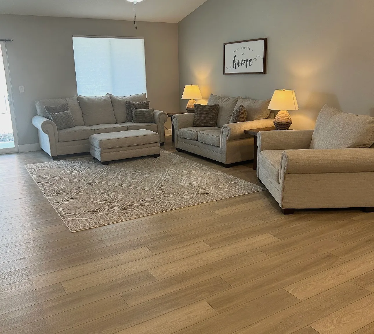 4 bed, 2284 sqft, $2,150 — Photo 3