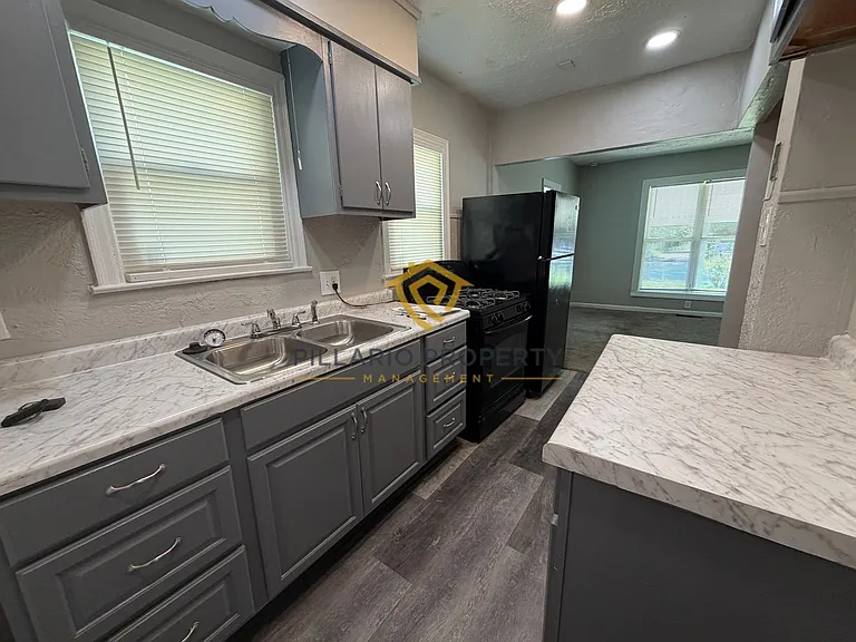 3270 Ralston Ave — Photo 2
