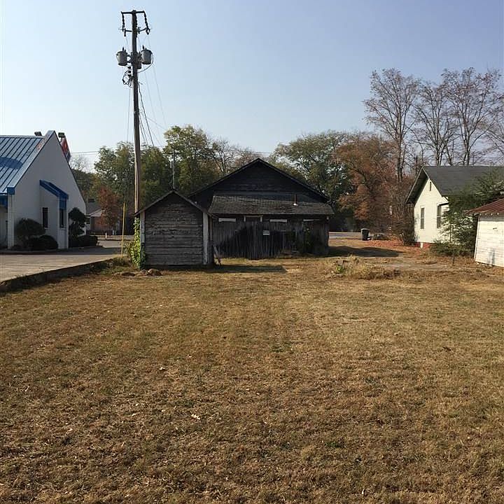 2nd image of 809 S Broad St
