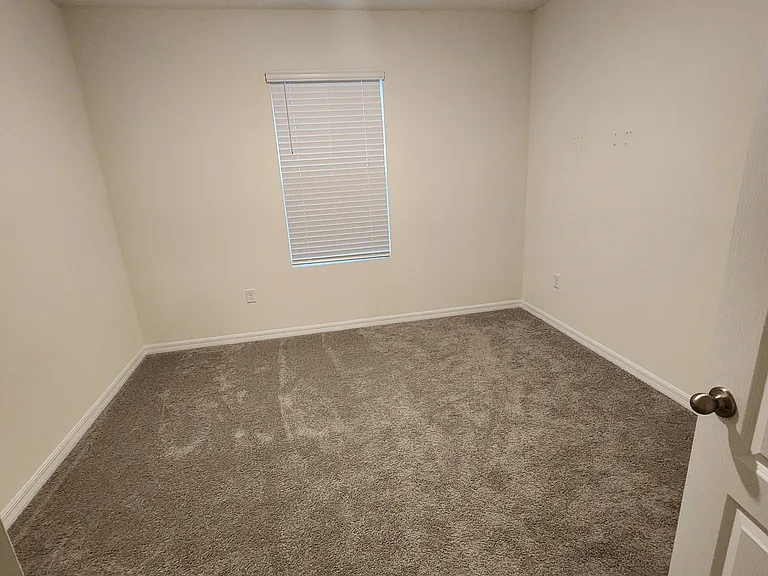 1051 Griffon Ave — Photo 8