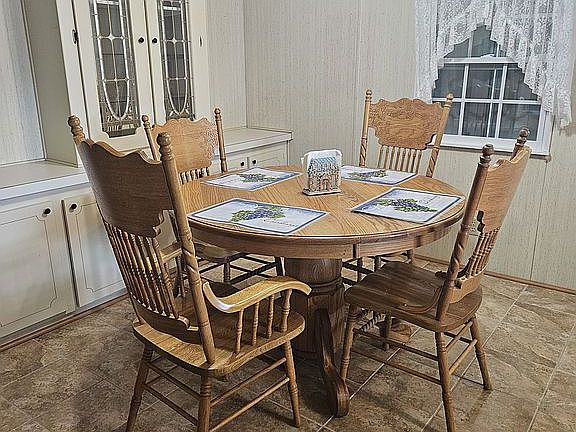 DINNER ROOM 