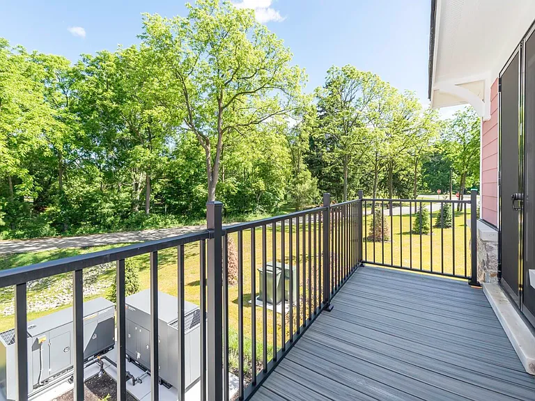 5399 Plymouth Rd — Photo 11
