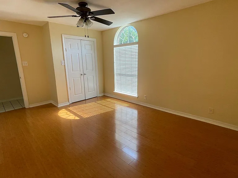 2104 Jasmine St — Photo 4