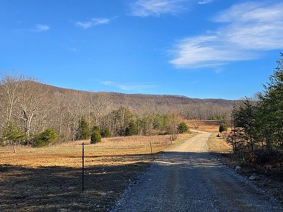 4th image of 12-15 Bear Hollow Ln