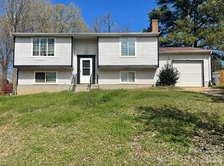 1221 Farmfield Ln, Charlotte, NC 28213