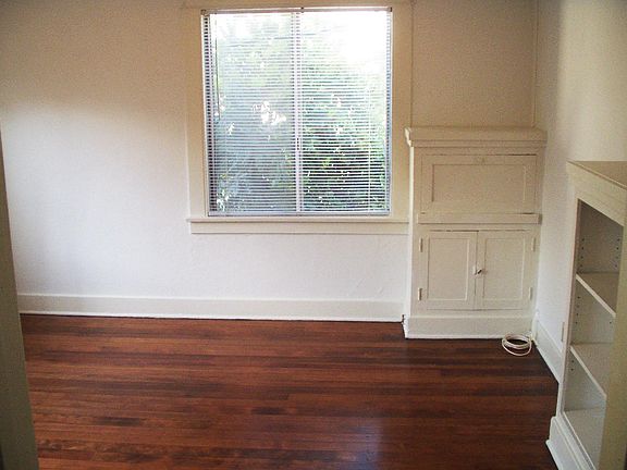 4th image of 1622 1/2 E 4th St