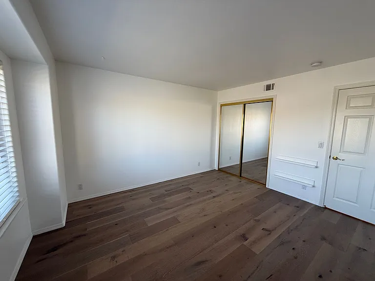 2441 Iron Ridge Ct — Photo 33