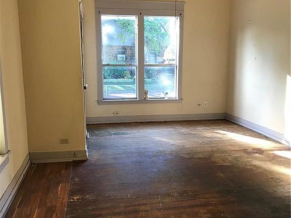 2nd image of 814 N Commerce St
