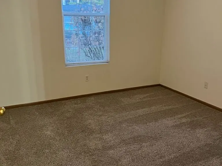 Hollow Creek IV Apartments — Photo 31