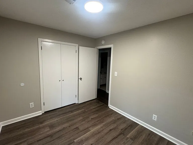 3233 Hillcrest Ln — Photo 12