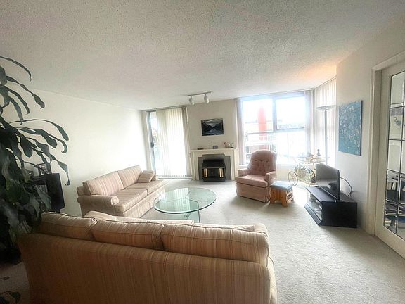 2nd image of 1250 Quayside Dr #403