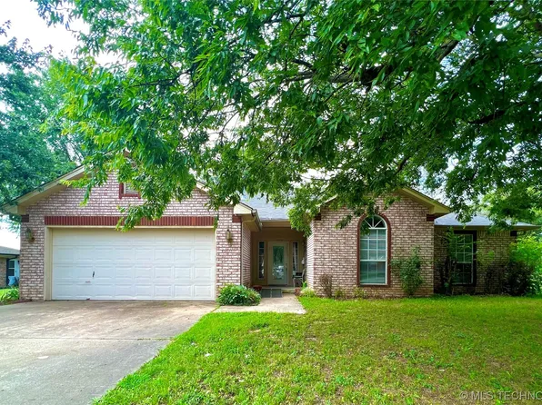 1004 Saddle Ln, Skiatook, OK 74070