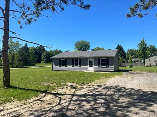 2655 Pine Ridge Dr, Ashtabula, OH 44004