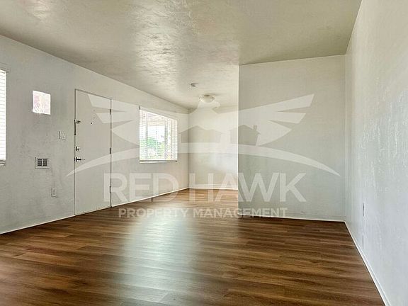 4th image of 751 W 3rd Pl