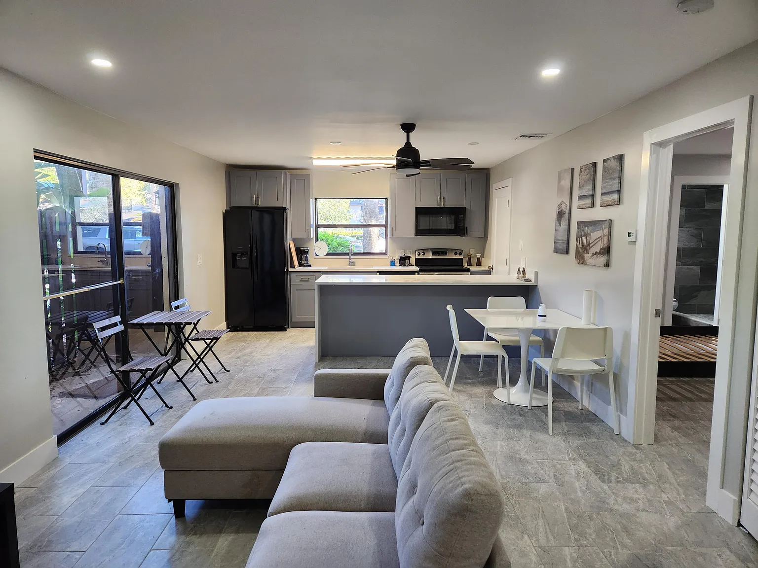 2 bed, 2.0 bath, 900 sqft, $1,600 — Photo 3
