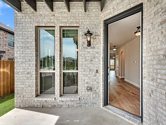 5th image of 460 Brushwood Ln