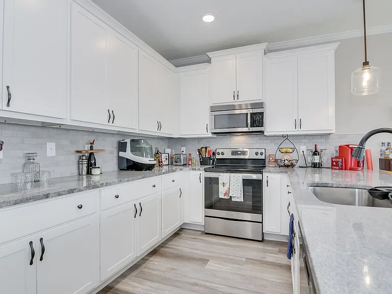 716 Navan Ln — Photo 14