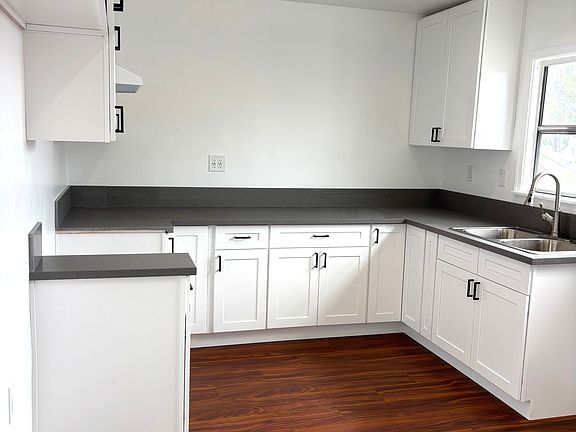 5th image of 10223 California Ave #D