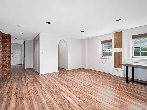5th image of 14 N Chatsworth Ave APT 1L