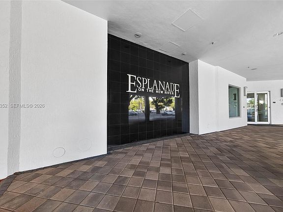 3rd image of 401 SW 4th Ave APT 1407