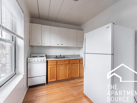 3rd image of 1365 W Touhy Ave #109