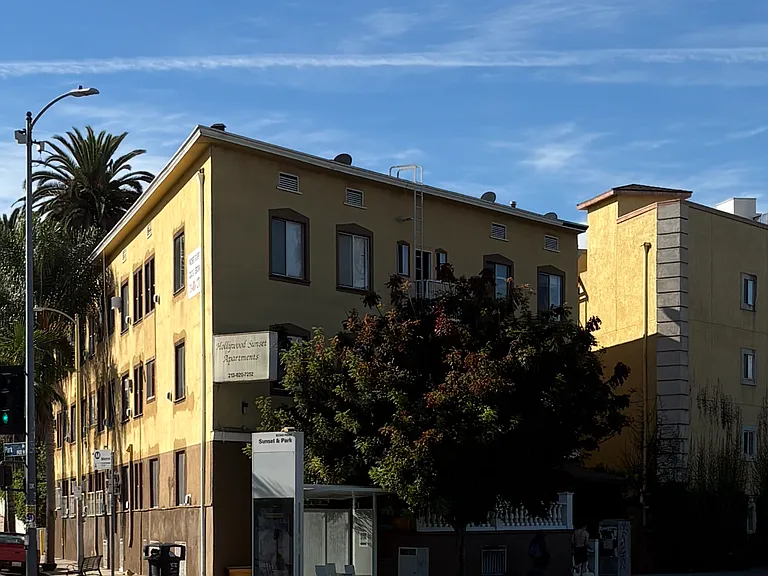 BONAIR — Photo 6