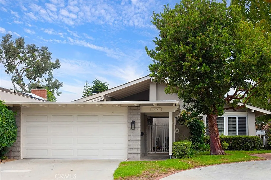 3 bed, 1642 sqft, $7,350 — Photo 2