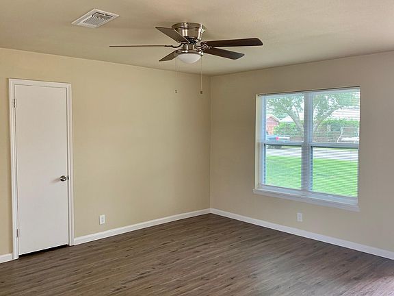 3rd image of 1211 Lynnwood Dr