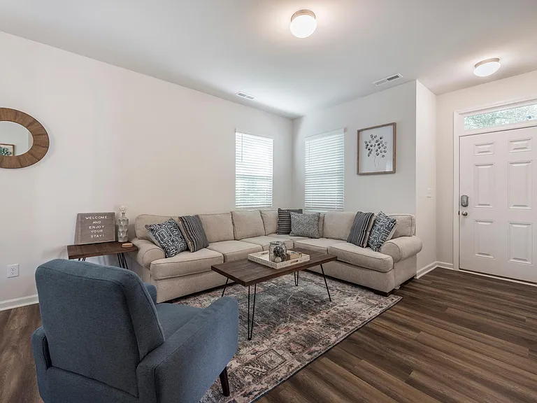 1140 Eastway Dr — Photo 11