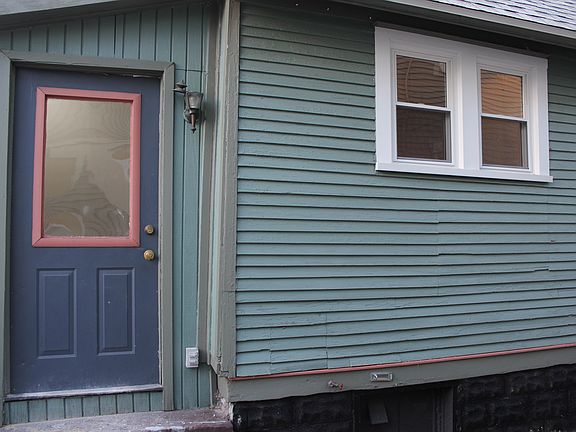3rd image of 559 Pettibone Ave NW