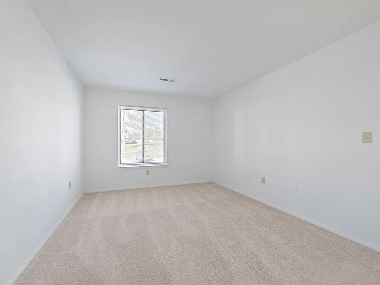 Foxridge Apartment Homes — Photo 133
