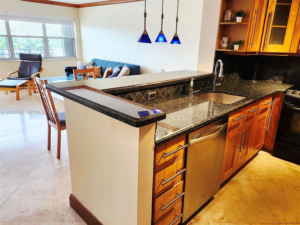 1st image of 401 Golden Isles Dr APT 307