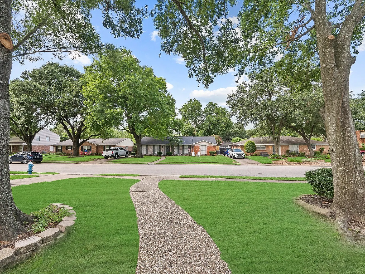 3 bed, 2.5 bath, 2048 sqft, $2,600 — Photo 4