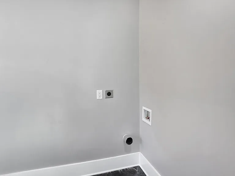 835 Weghorst St — Photo 34