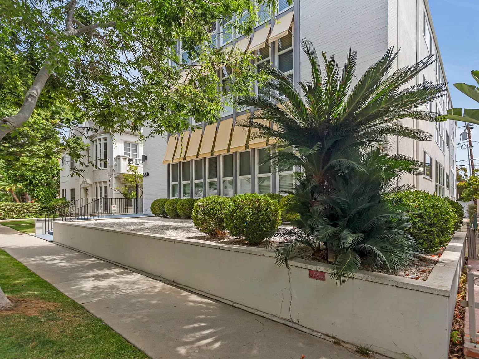 350 Reeves Apartments — Photo 4