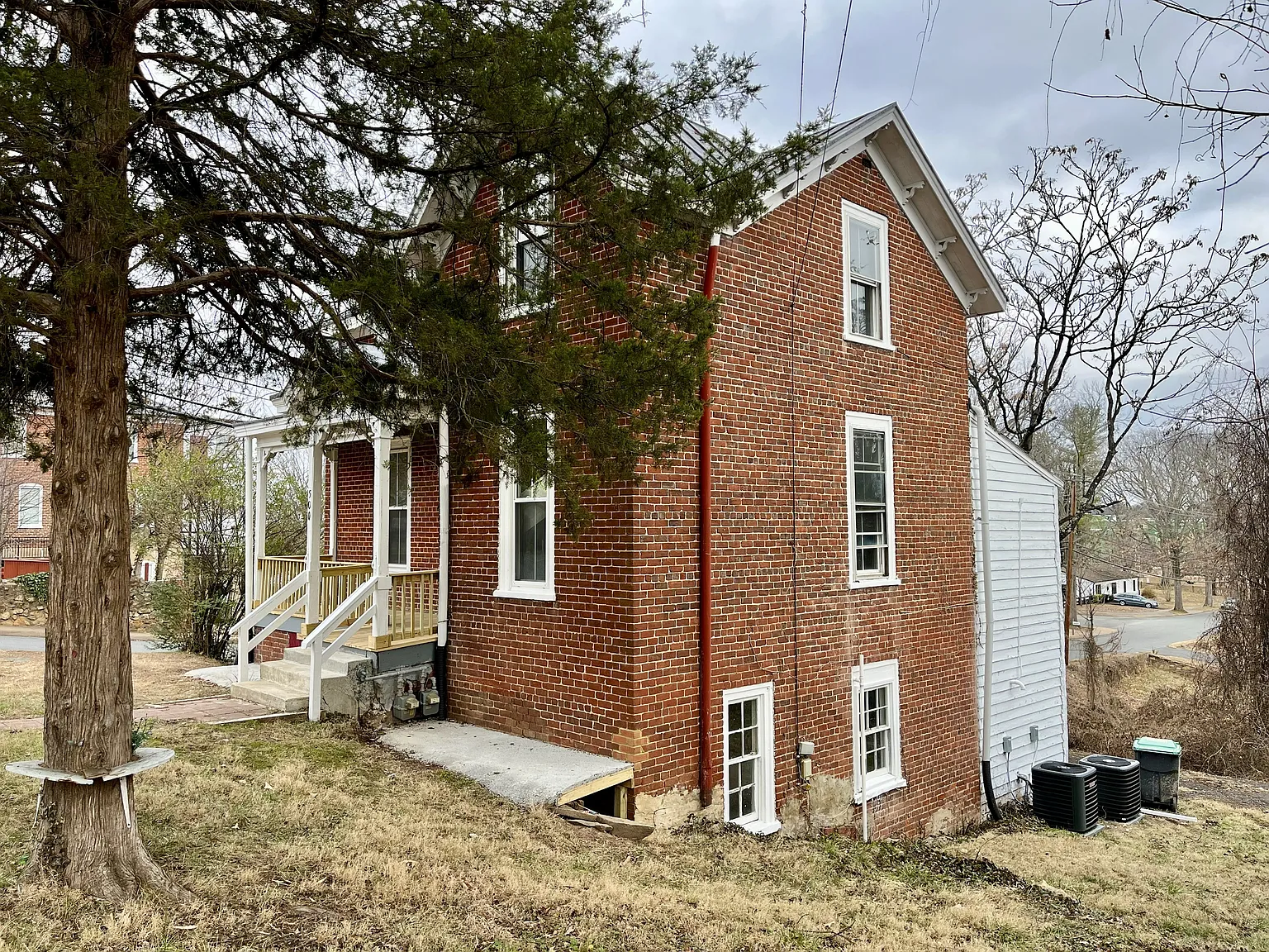 3 bed, 2194 sqft, $2,100 — Photo 2