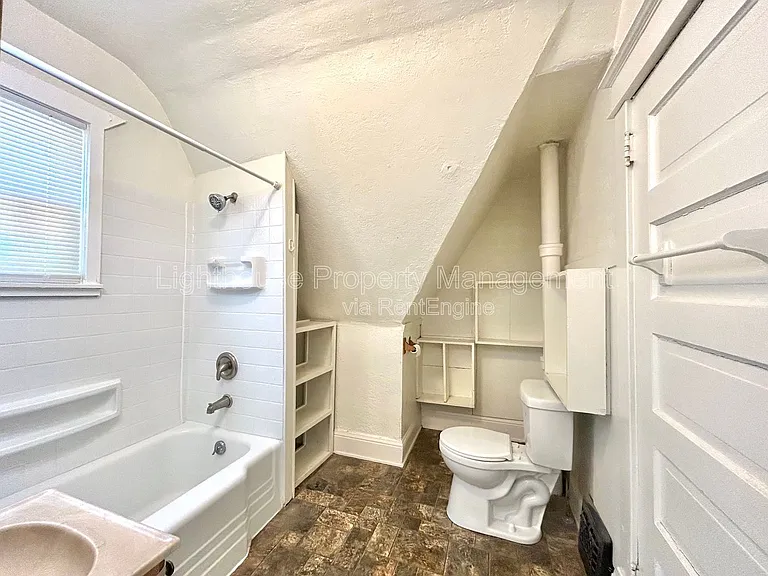2550 Crozier Ave #2 — Photo 4