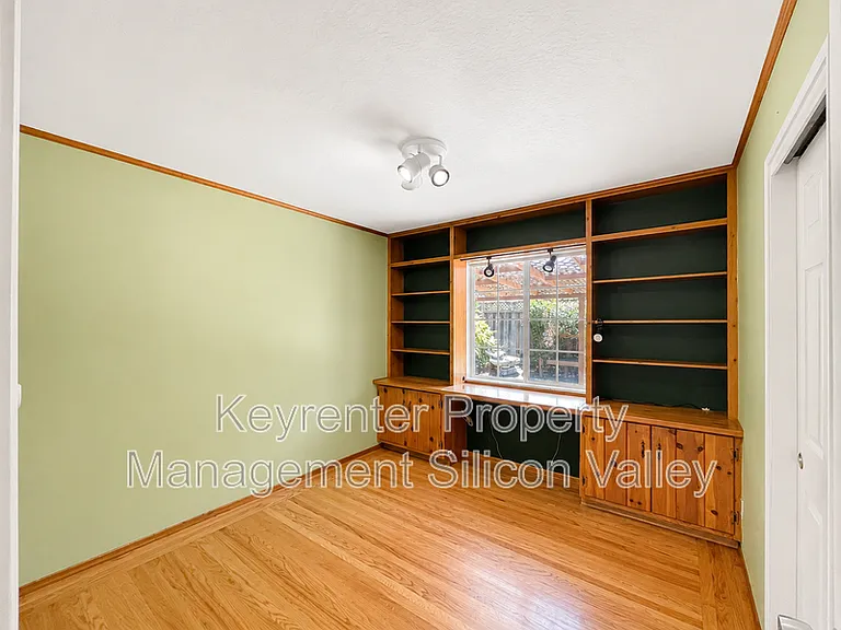 1114 Lynn Way — Photo 9