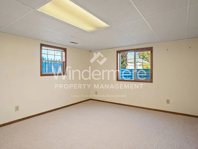 10435 N Iroquois Ct — Photo 23