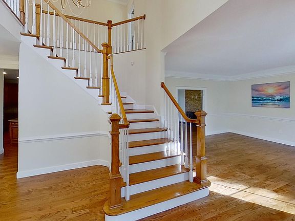 3rd image of 1827 Great Falls St