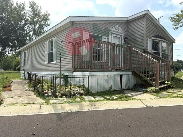 33 Hillcrest Rd, Northville, MI 48167