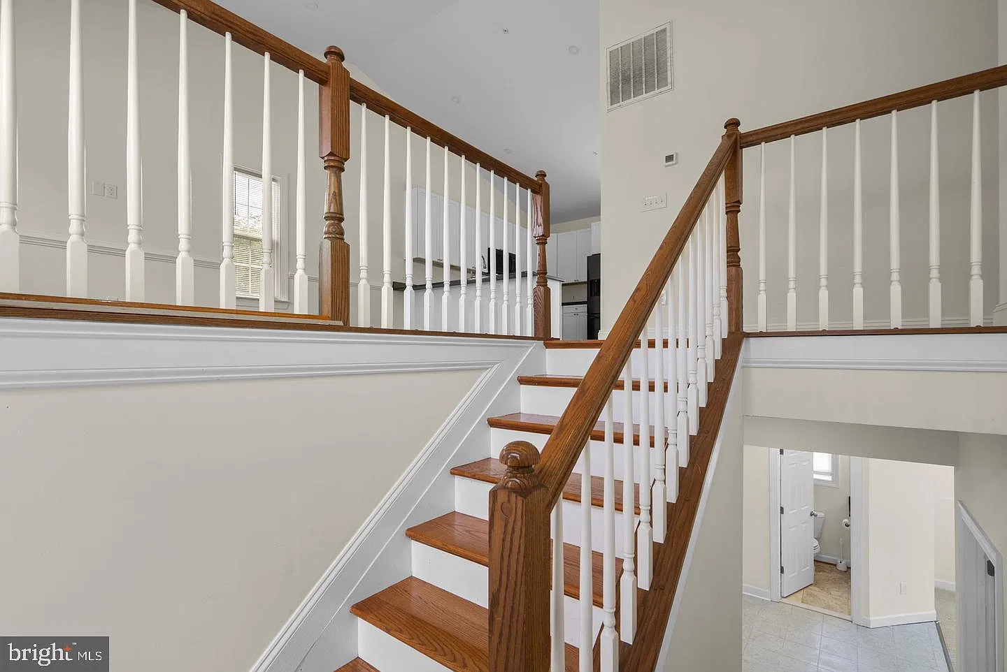 5 bed, 3.0 bath, 2100 sqft, $3,300 — Photo 3
