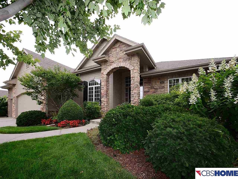 1st image of 201 Oakmont Dr