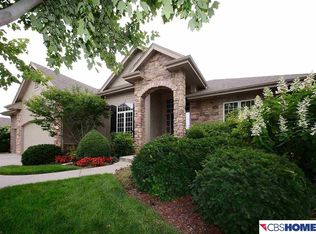 201 Oakmont Dr, Papillion, NE 68133